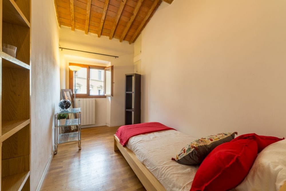 Bright room in Via Ponte Alle Mosse
