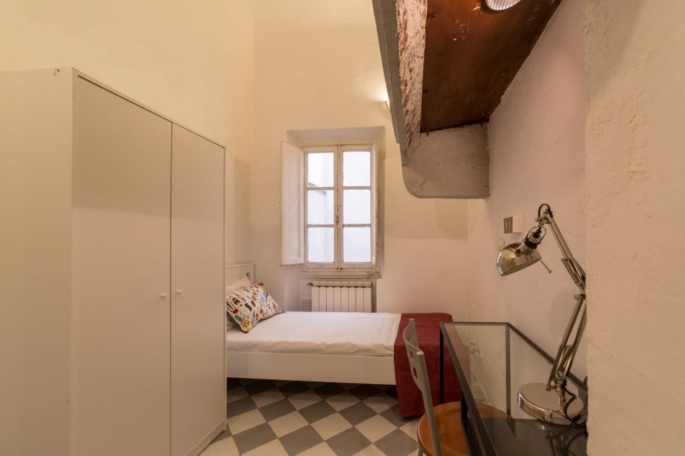 Bright room in Borgo Ognissanti