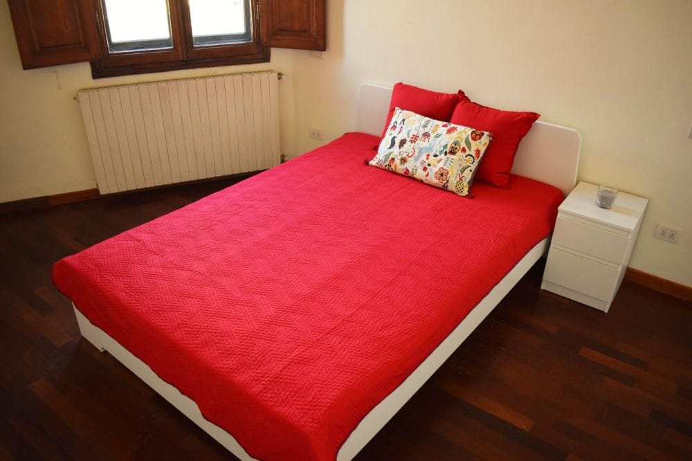 Big and bright double bed room in Porta al Prato