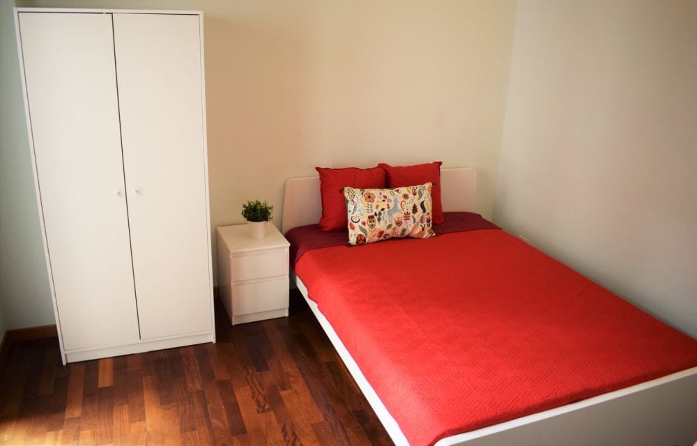 Spacious room with private bathroom in Porta al Prato.