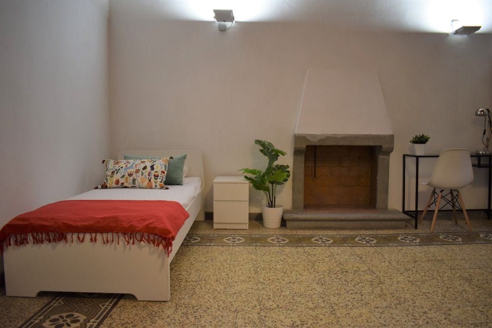 Bright and spacious single room