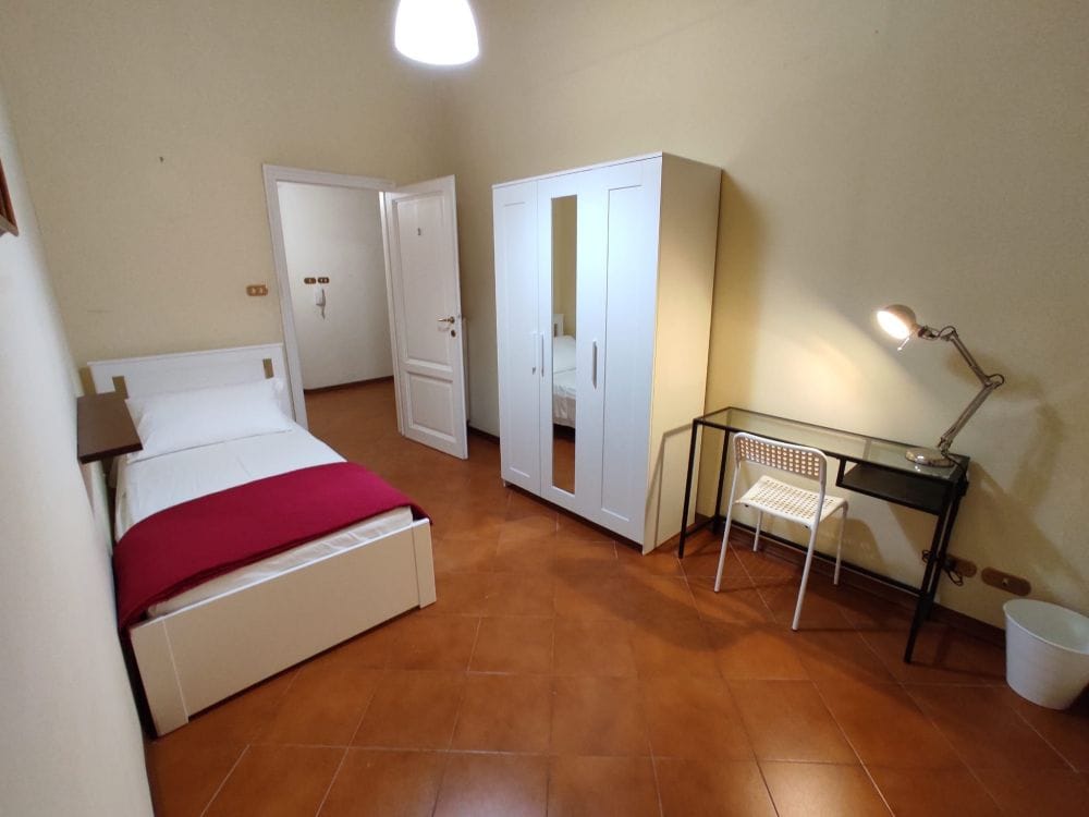 Private room in Viale Dei Mille 32