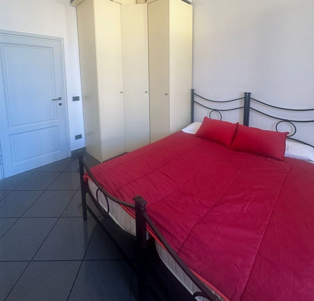 Spacious private room in Via Giordano Bruno