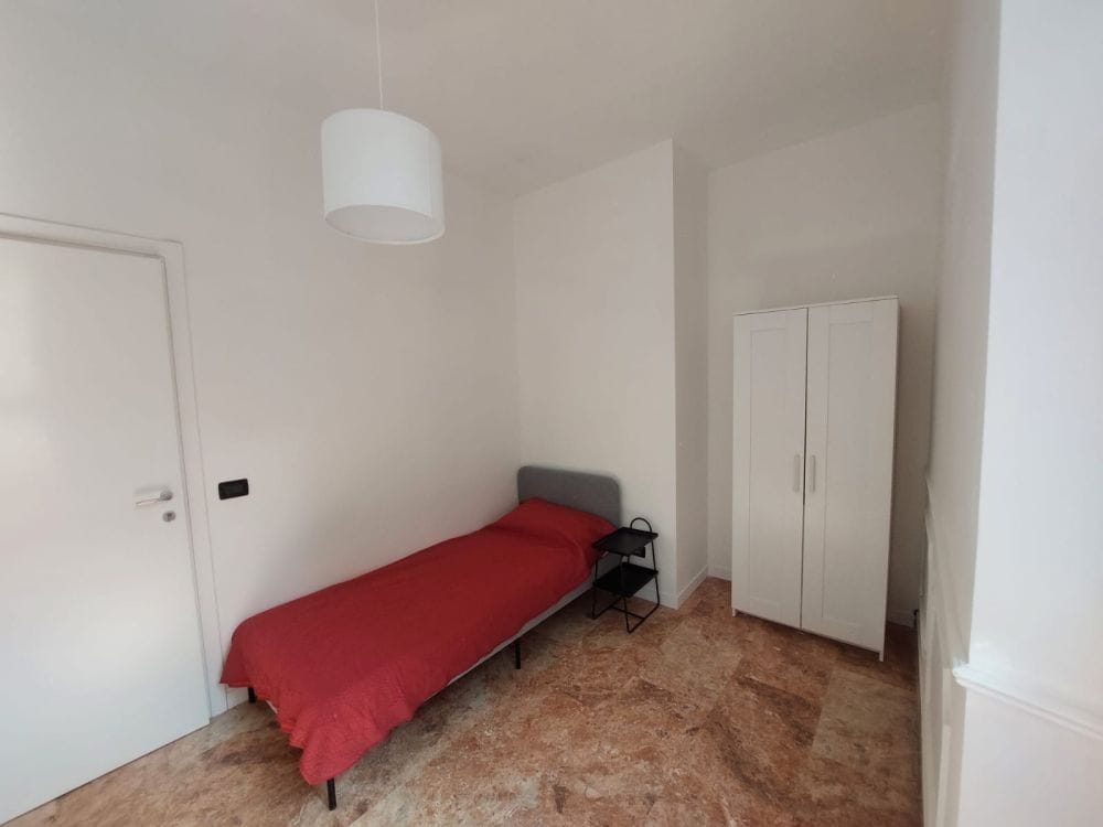 Spacious Single room Via la Farina