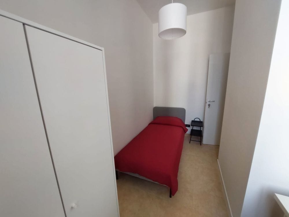 Spacious Single room Via la Farina