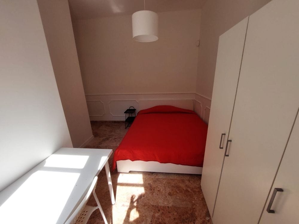 Spacious Single room Via la Farina