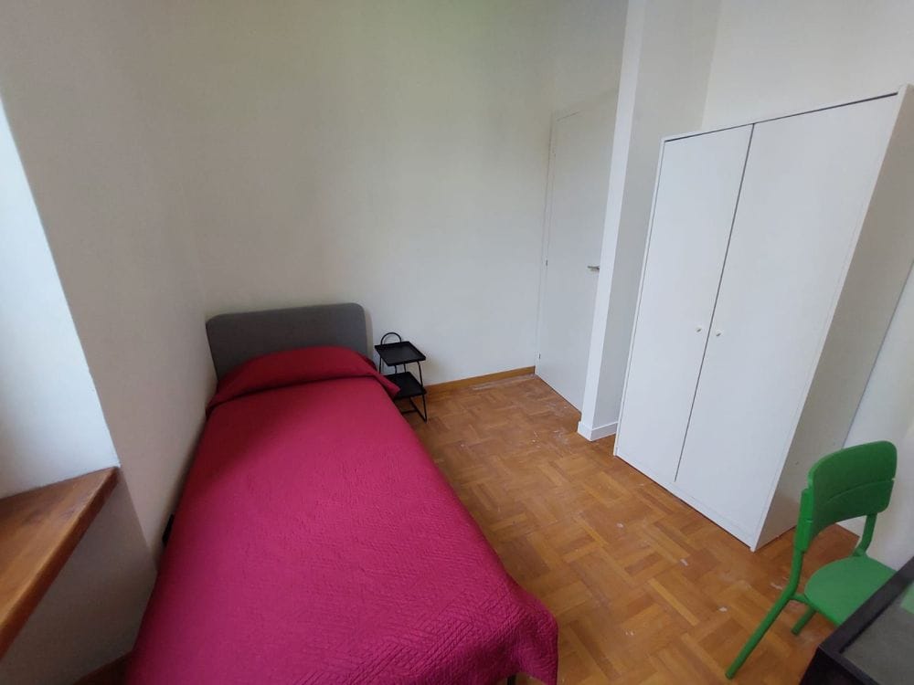 Spacious Single room Via la Farina