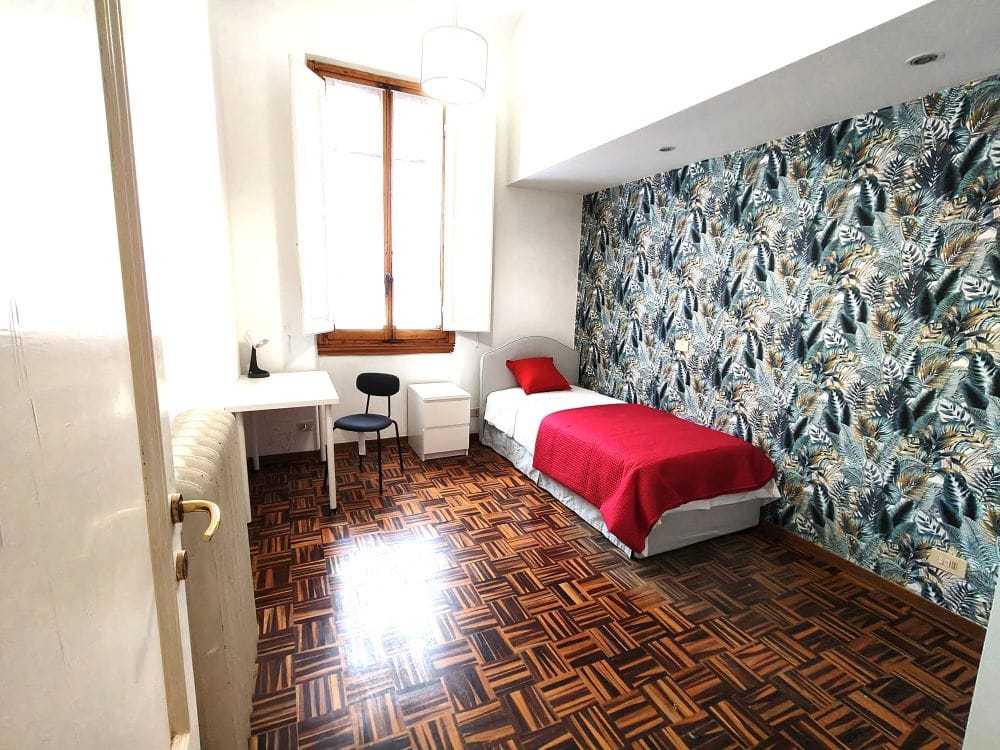Private Room with Window Facing the Street – Via Saffi