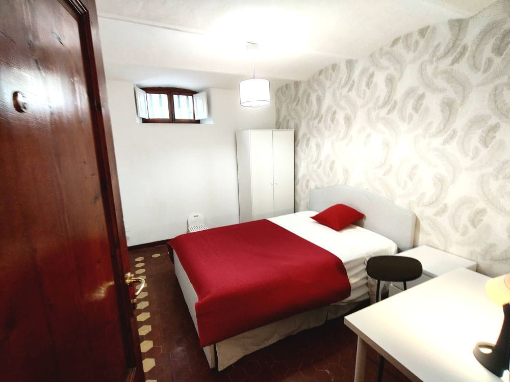 Private basement room with high street-facing window – Stadium area