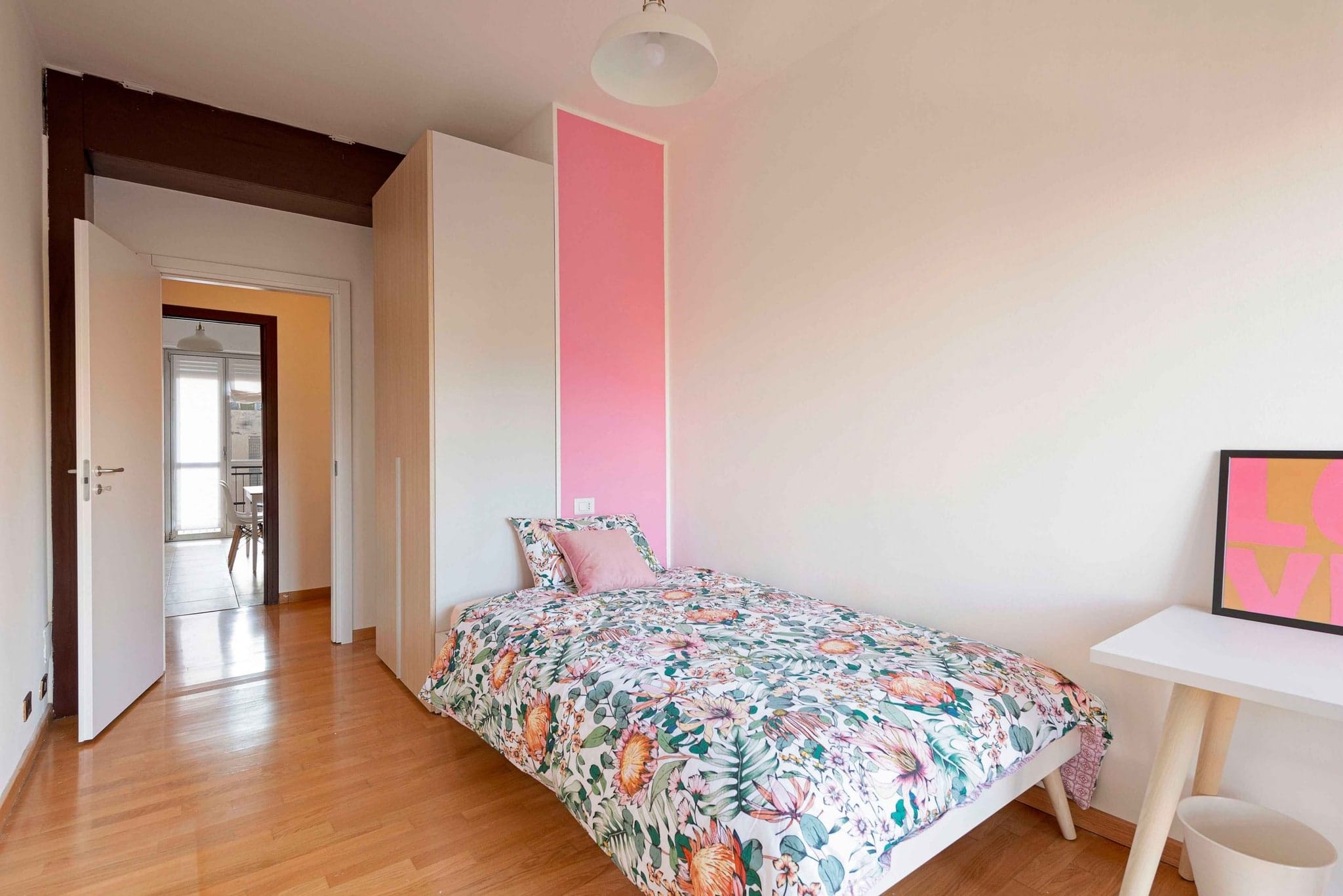 Viale Carlo Troya 2 – Room 4