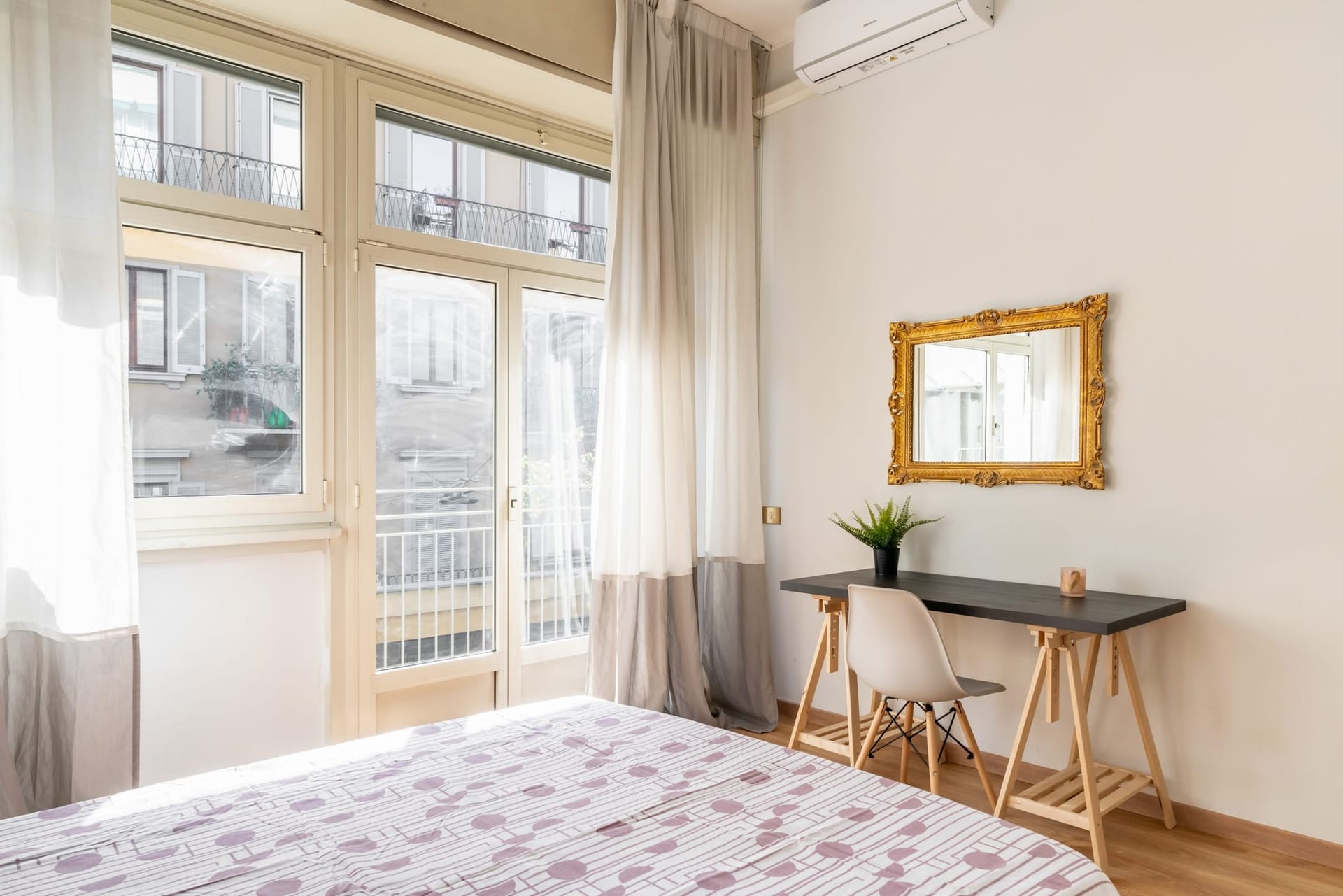 Via Cerva 9 – Room 1