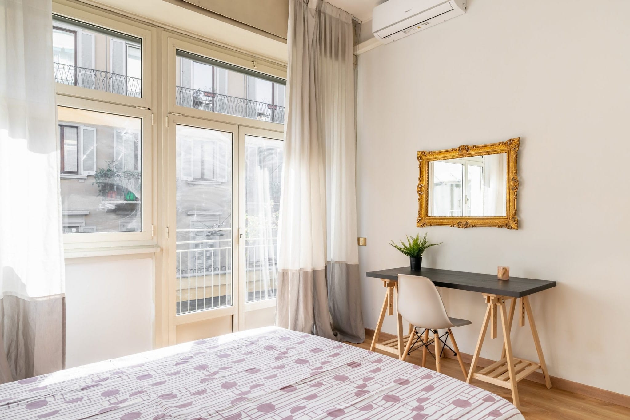 Via Cerva 9 – Room 1