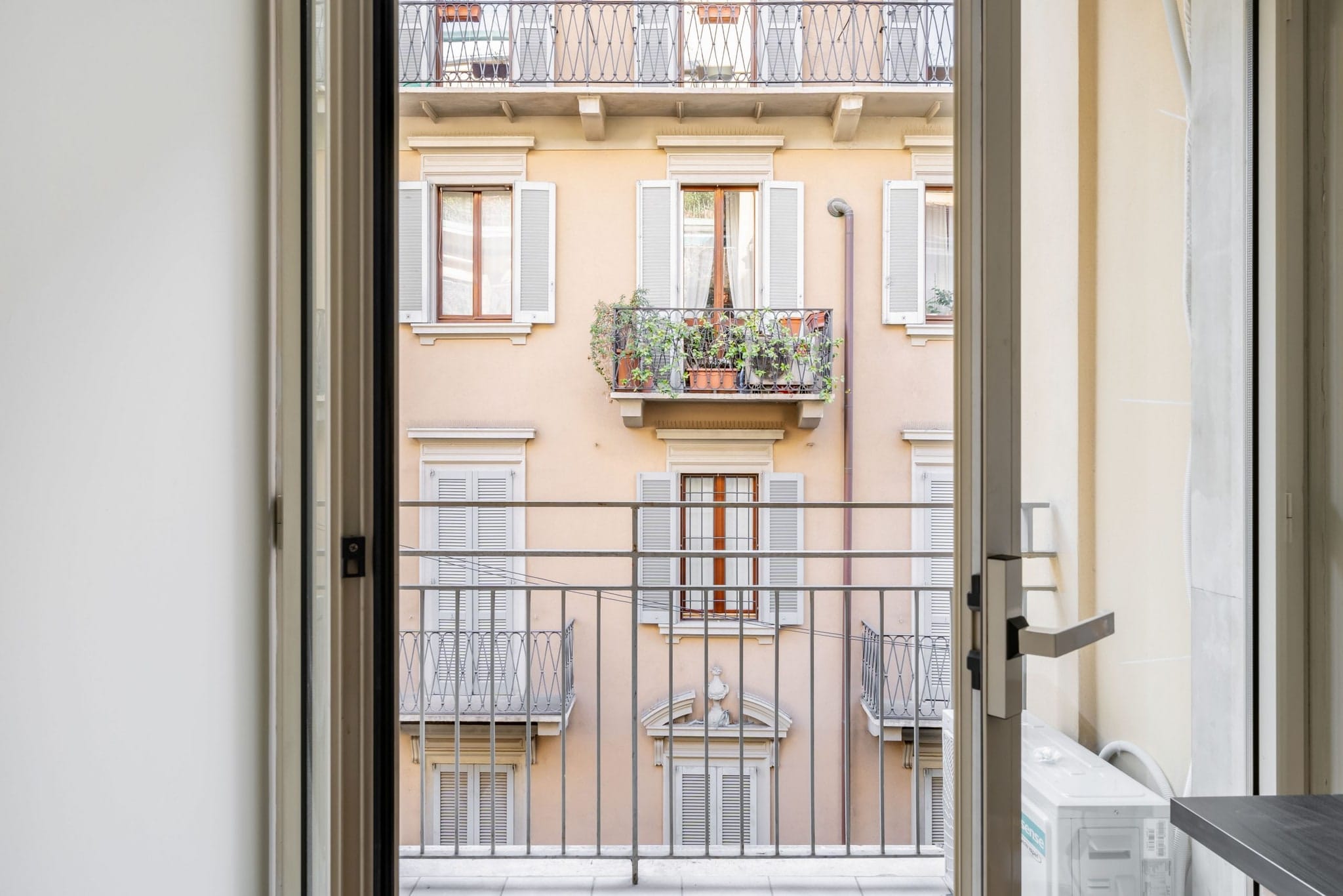 Via Cerva 9 – Room 3