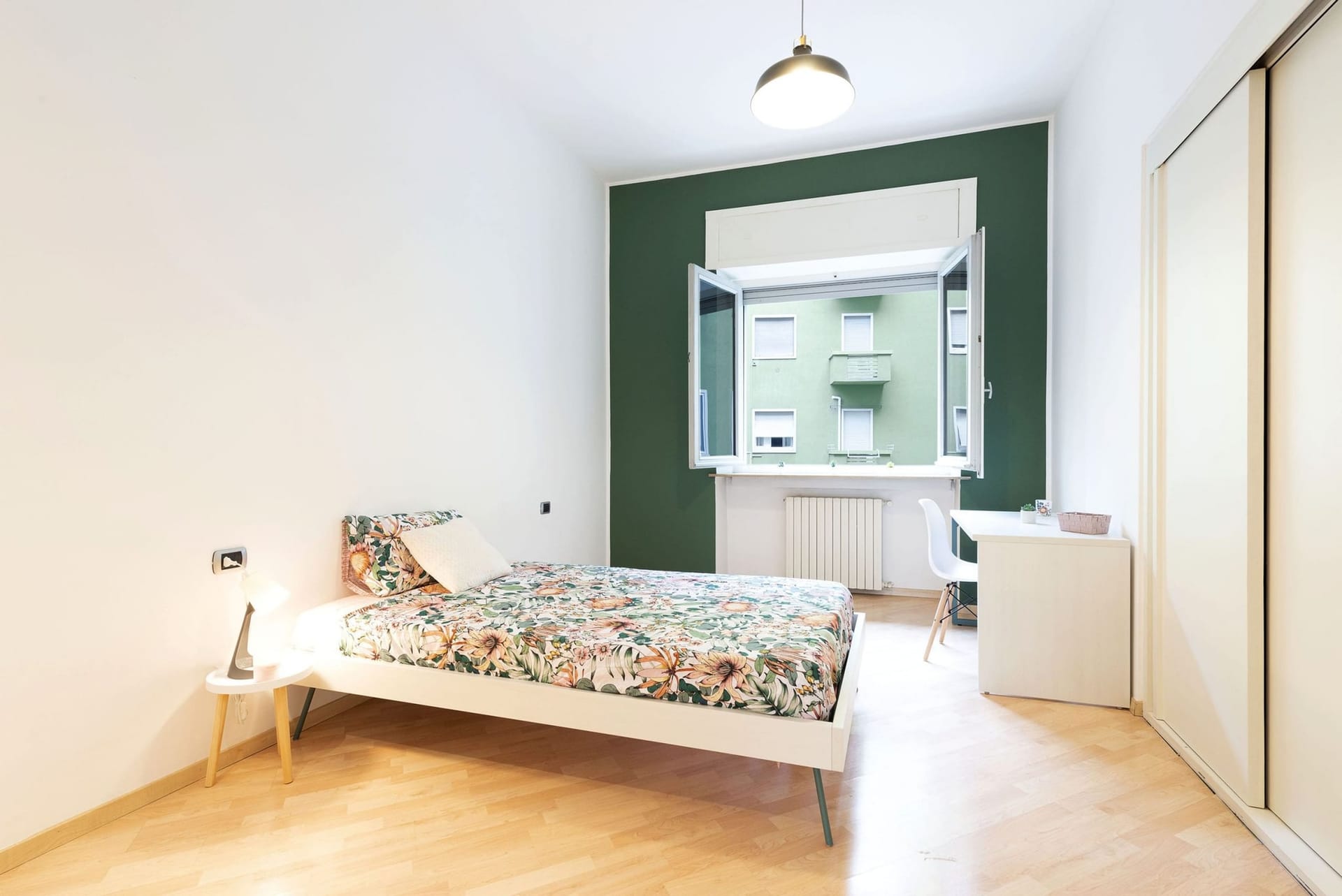 Via Andrea Costa 1 – Room 4