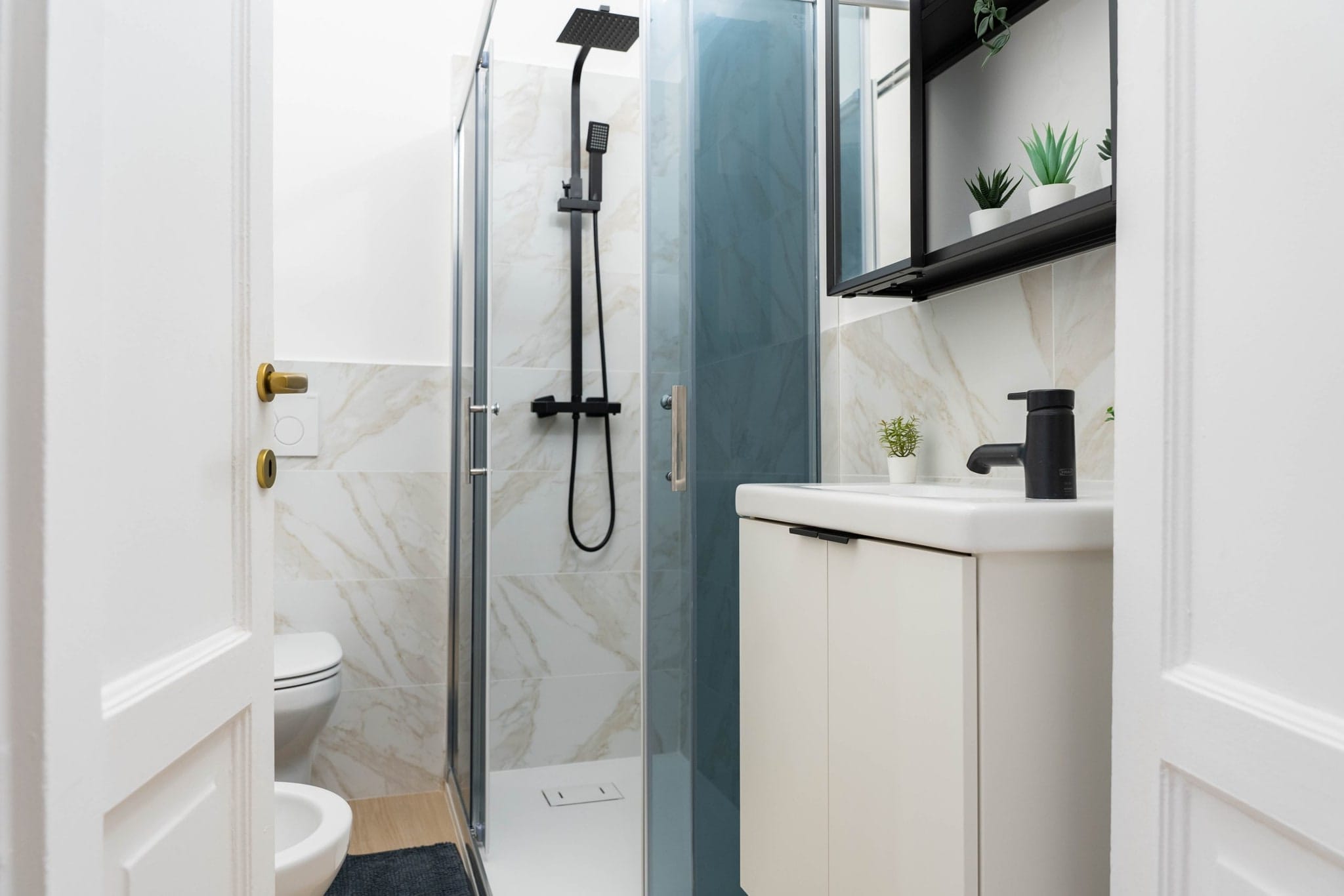 Via Plinio 70 – Room 2