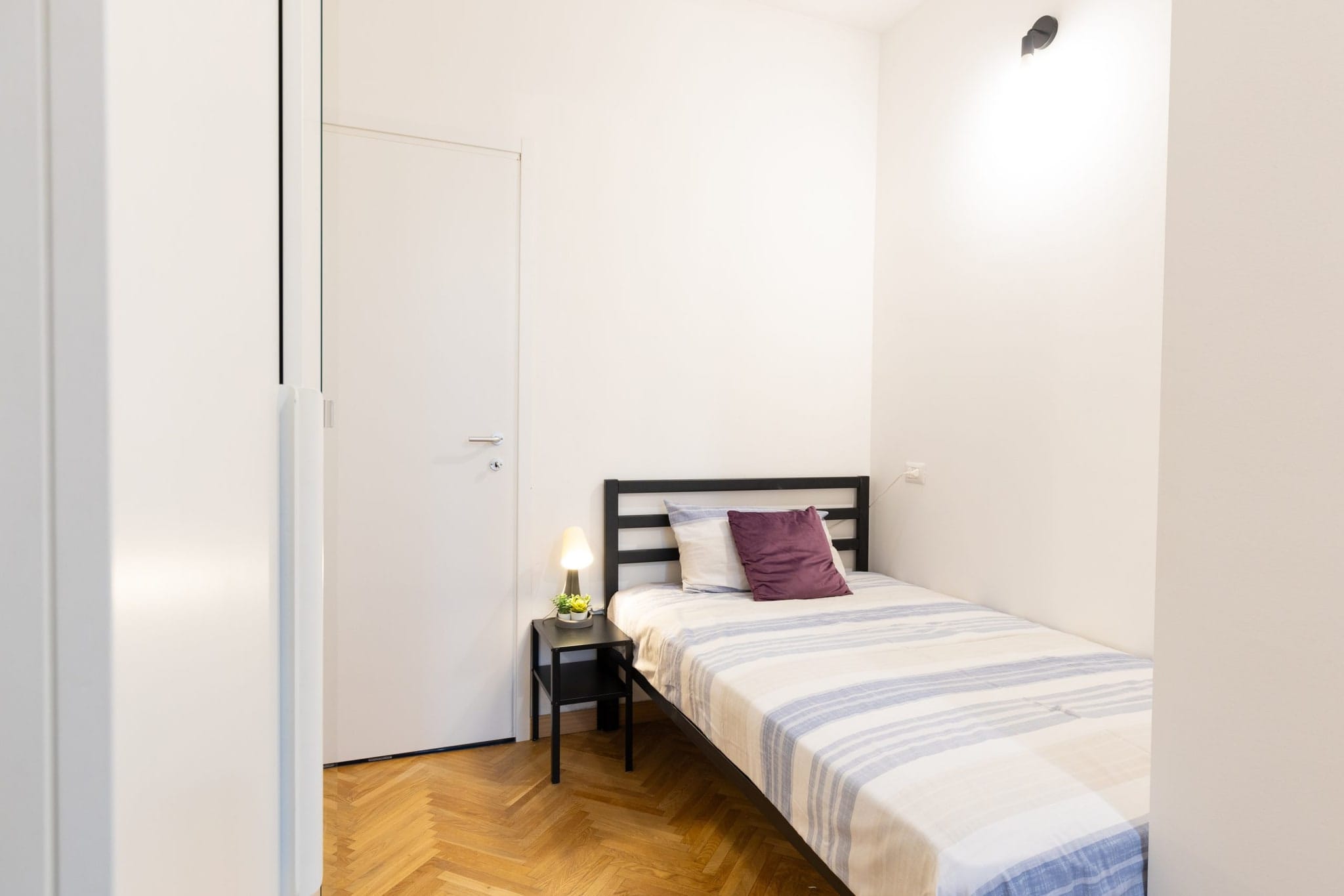 Via Tertulliano 41 – Room 2