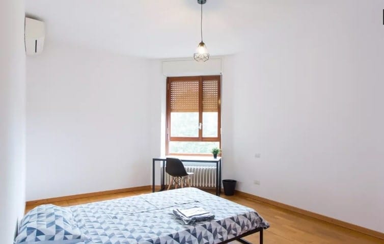 Viale Tibaldi 56 – Room 4